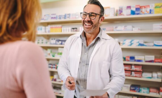 homme-pharmacien-article
